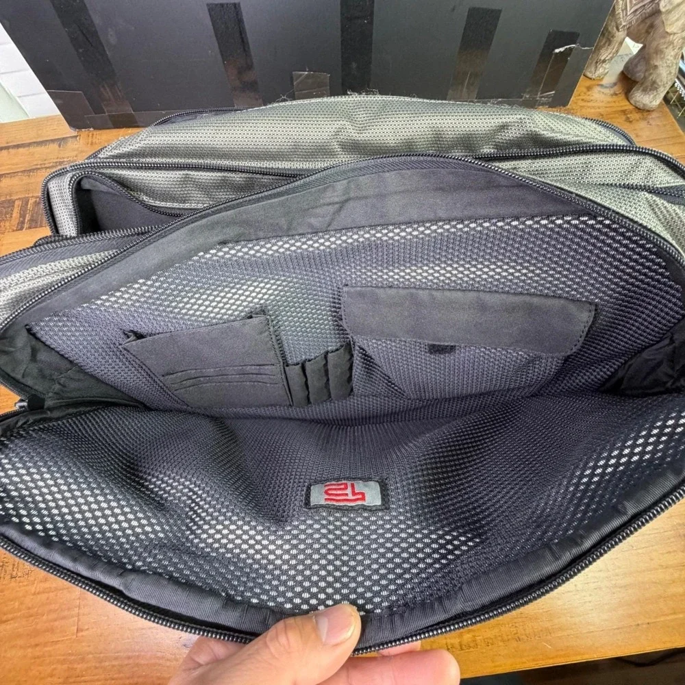 Tumi T2 Ballistic Nylon Messenger Laptop Briefcase‎ Bag